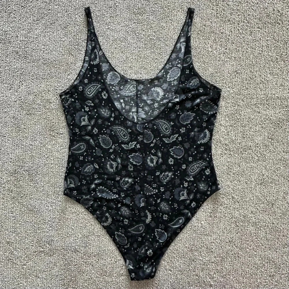 Free People Scooped Up Paisley Bodysuit Size Large - Picture 5 of 10